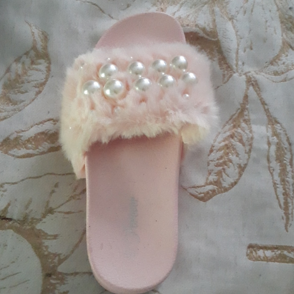 Fur pink pearl Balls slides